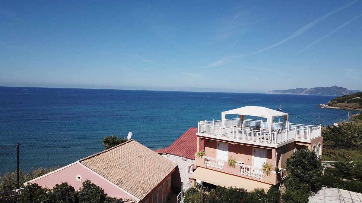 Skala Apartment | Holiday apartment directly at the sea, large terrace, 5 persons | Paramonas, Kor
