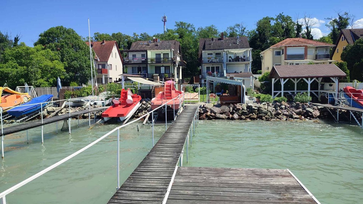 Siofok-Sosto Apartment | Holiday apartment Directly on the lake with its own jetty