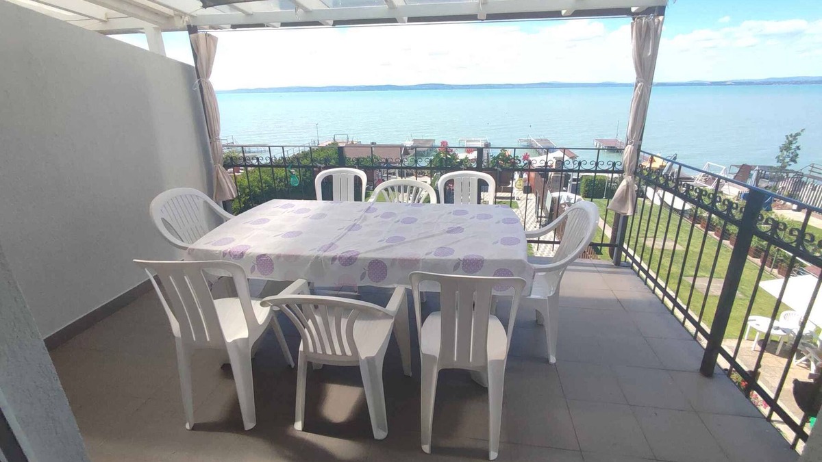 Siofok-Sosto Apartment | Holiday apartment Directly on the lake with its own jetty