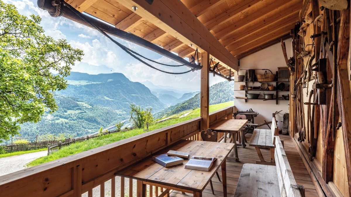 Albions Apartment | Holiday Apartment "Dolomiten Winklerhof" with Mountain View, Garden & Wi-Fi