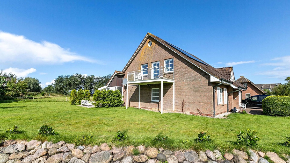 Neudorf Apartment | Holiday Apartment Ebbe with Private Terrace, Shared Garden and Wi-Fi