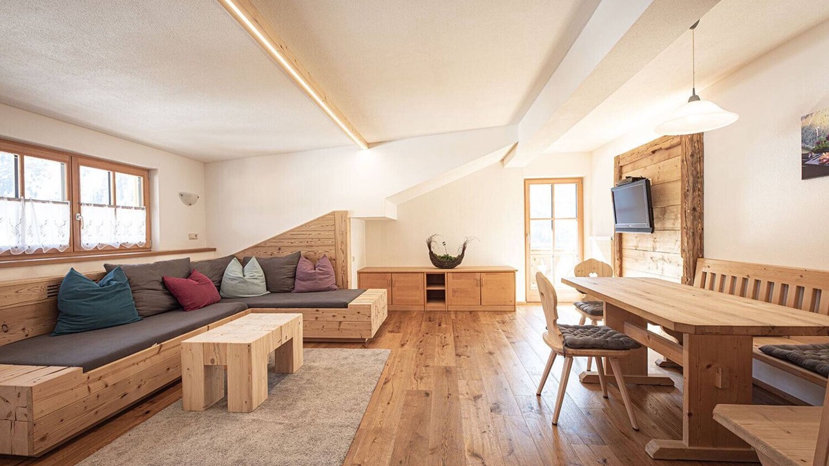 Campo Tures Apartment | Holiday Apartment "Edelweiss" with Mountain View, Private Terrace & Wi-Fi