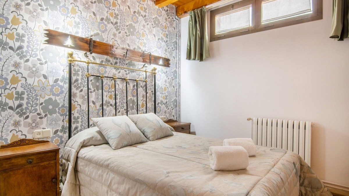 Les Iglesies Apartment | Holiday Apartment "Casa Batlle Boix" with Mountain View & Wi-Fi