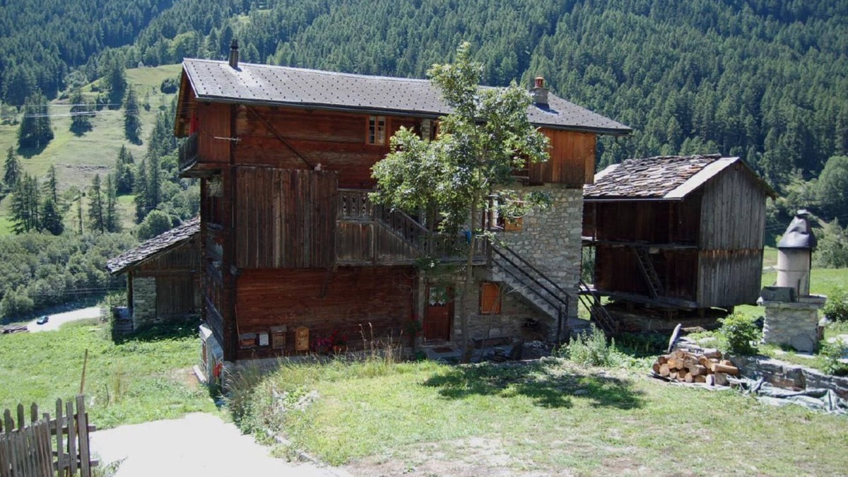 Evolene Apartment | Holiday apartment Evolène for 1 - 6 persons with 3 bedrooms - Historical building