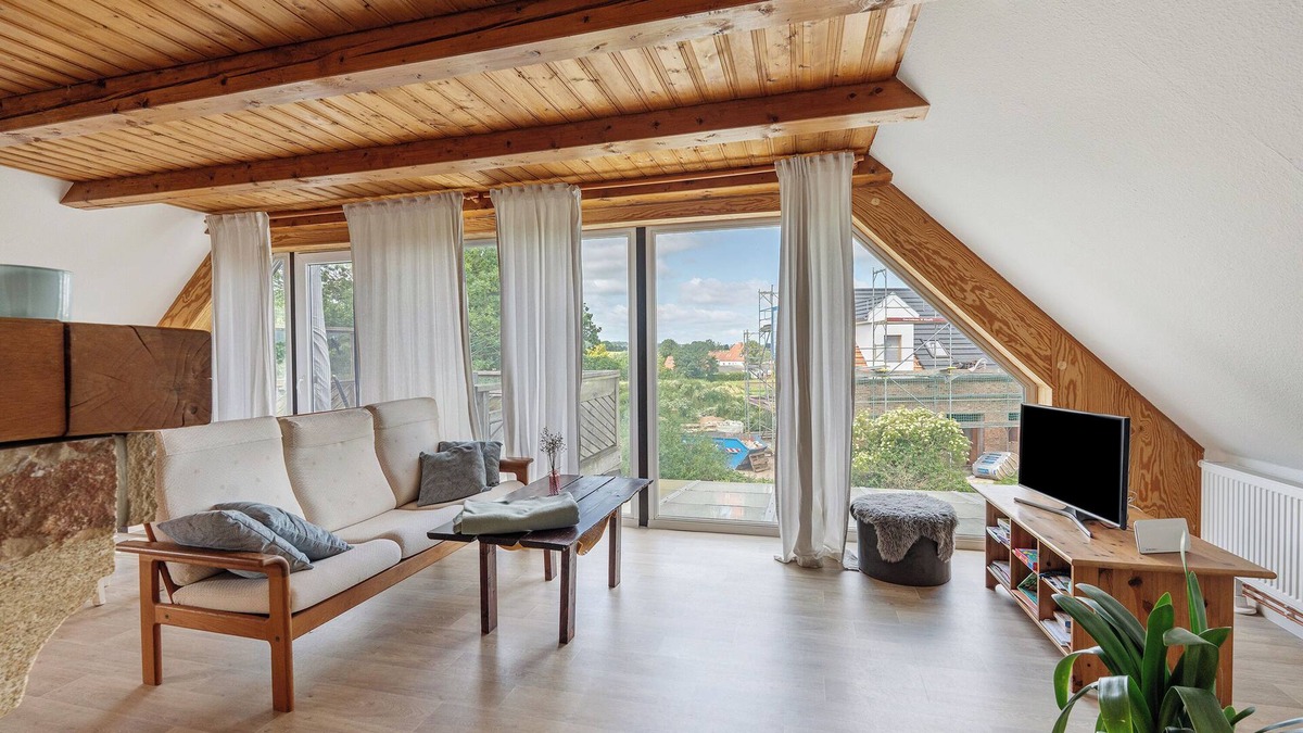 Behrensdorf Apartment | Holiday Apartment 'Fernblick' with Private Terrace and Wi-Fi