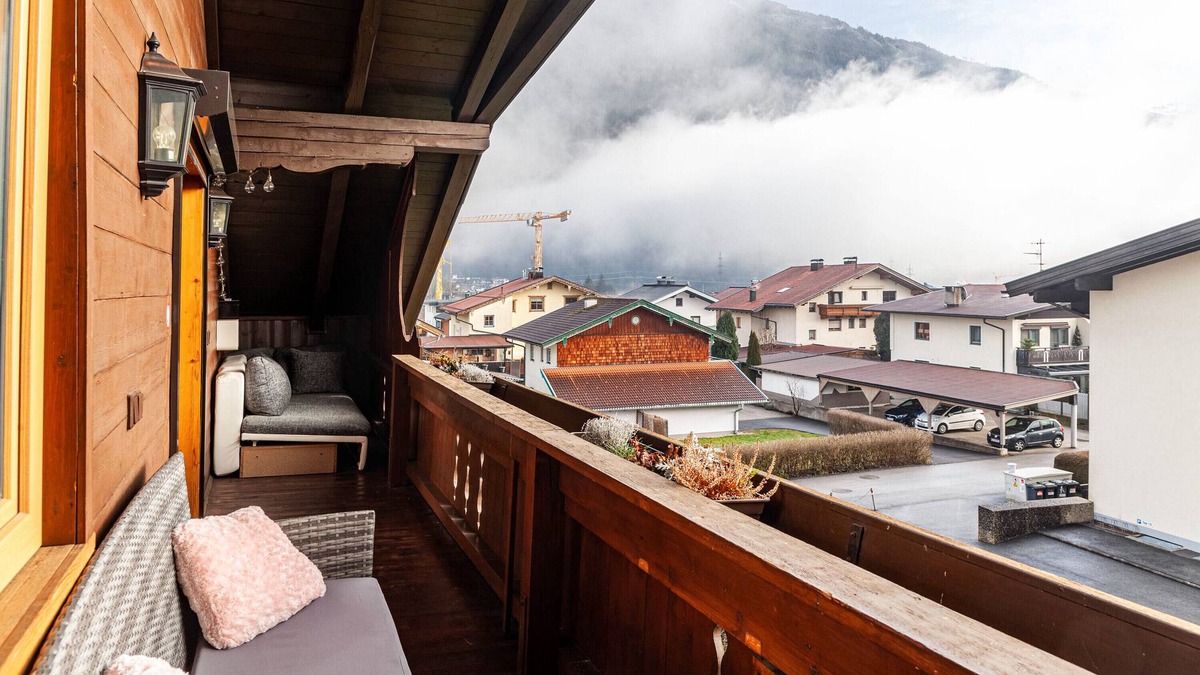 Finsing Apartment | Holiday Apartment "Fewo Bergtroll" with mountain view, balcony and Wi-Fi