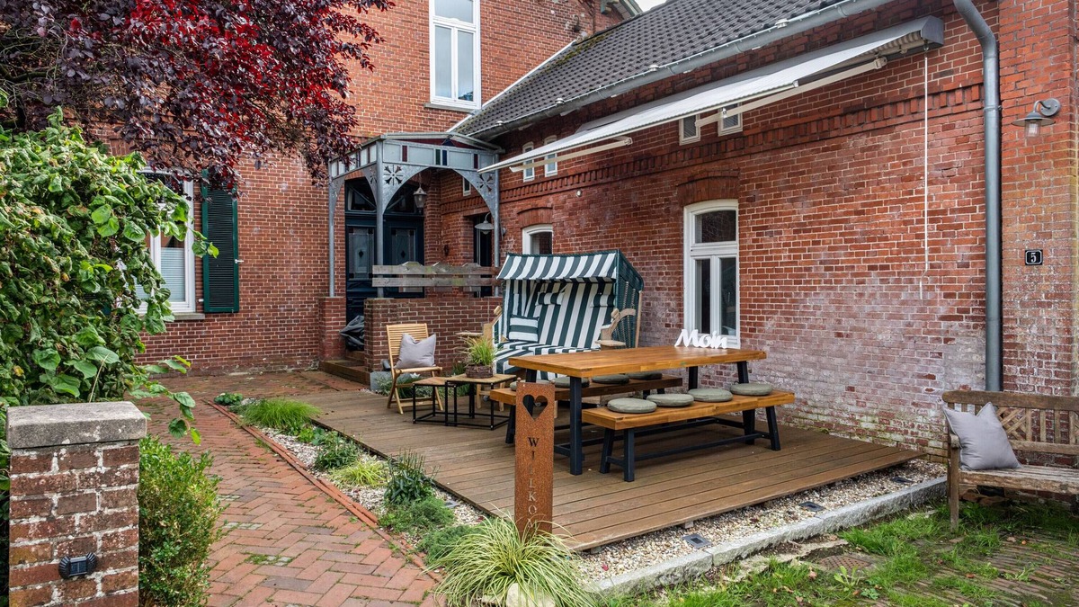 Sandstedt Apartment | Holiday Apartment 'Flut' with Shared Garden
