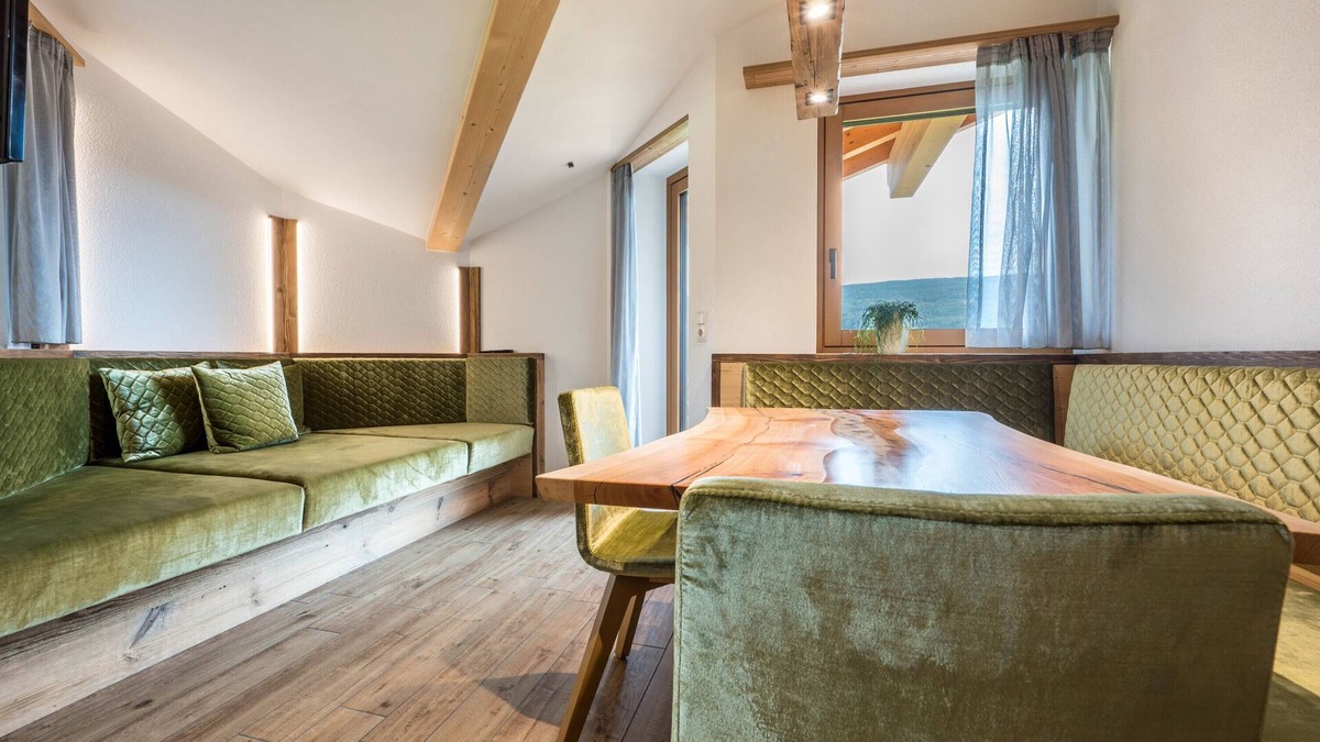 Terento Apartment | Holiday Apartment "Forchnerhof 4" with Mountain View, 2 Private Terraces & Wi-Fi