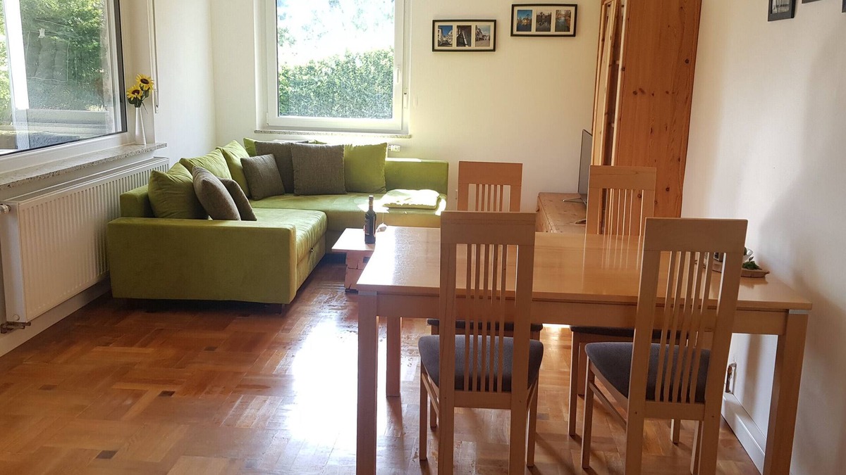 Bernstadt Apartment | Holiday Apartment "Glüxnest" with Private Terrace, Shared Garden, Sauna and Wi-Fi