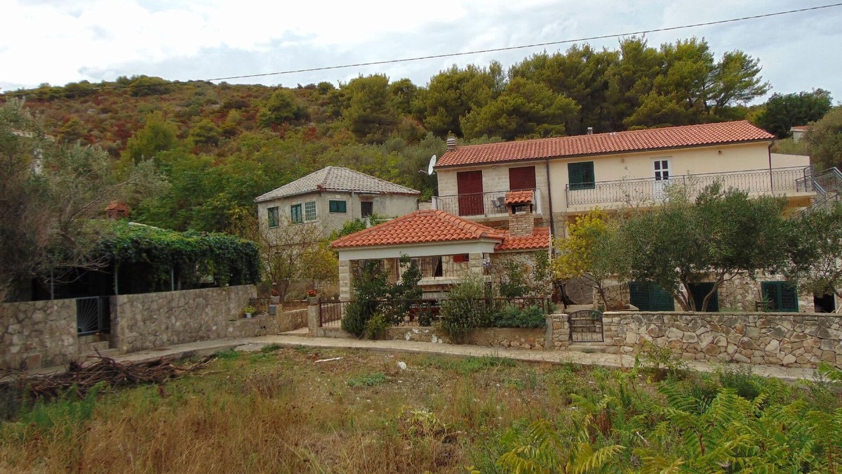 Cove Donja Krusica (Donje selo) Apartment | Holiday apartment Grohote for 1 - 4 persons with 2 bedrooms - Row house