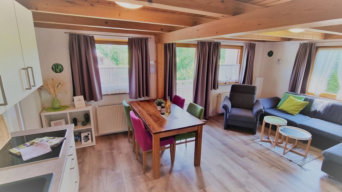 Lindau Apartment | Holiday Apartment “Green” close to Lake Constance with Wi-Fi, Balcony & Garden
