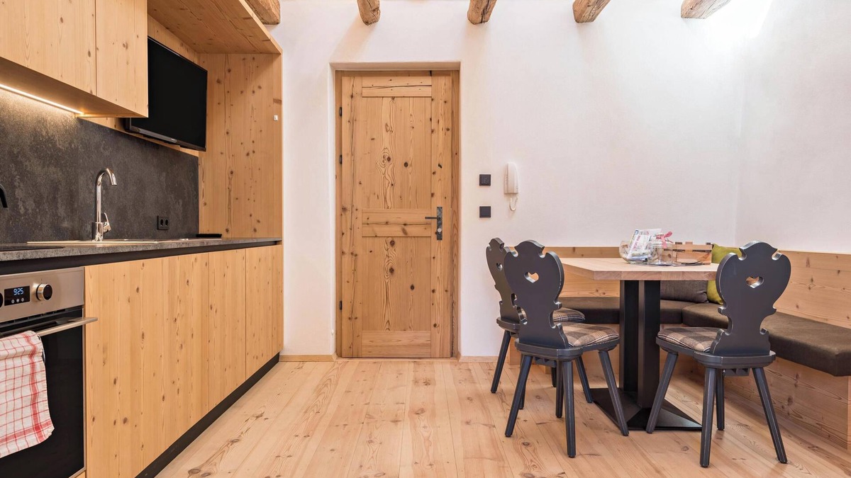 Lajen Apartment | Holiday Apartment "Hatzeshof-Blumenwiese" with Mountain View, Wi-Fi, Balcony & Garden