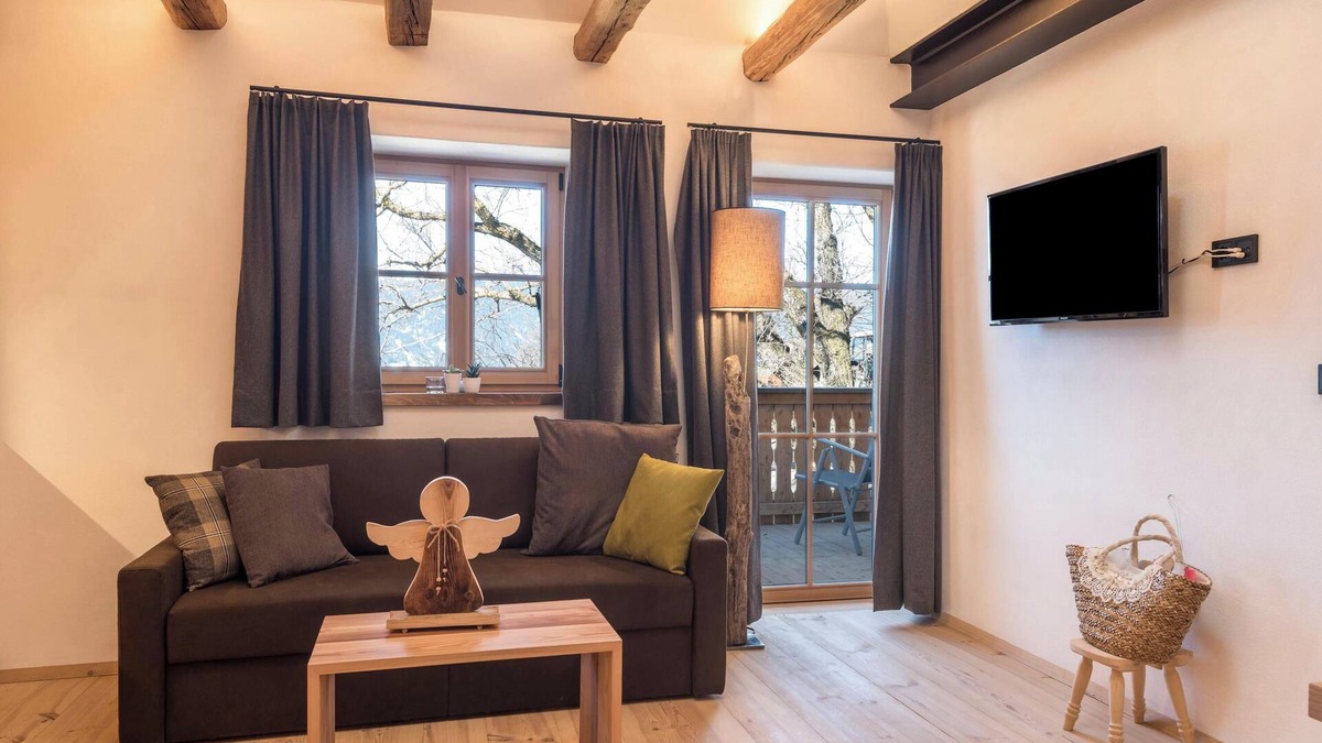 Lajen Apartment | Holiday Apartment "Hatzeshof-Heustadel" with Mountain View, Wi-Fi, Balcony & Garden