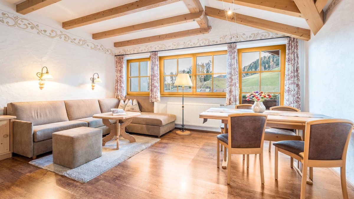 Valle San Silvestro Apartment | Holiday Apartment "Haus zur Vogelweide App 6" with Mountain View, Balconies & Wi-Fi