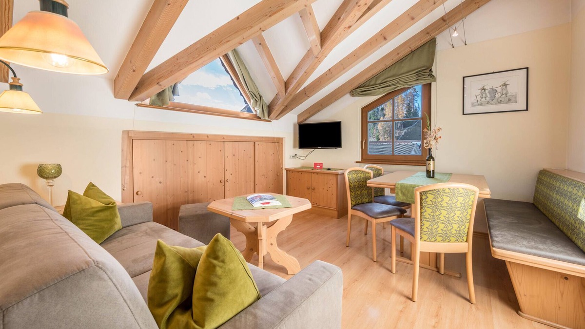 Valle San Silvestro Apartment | Holiday Apartment "Haus zur Vogelweide App 5" with Mountain View, Balconies & Wi-Fi