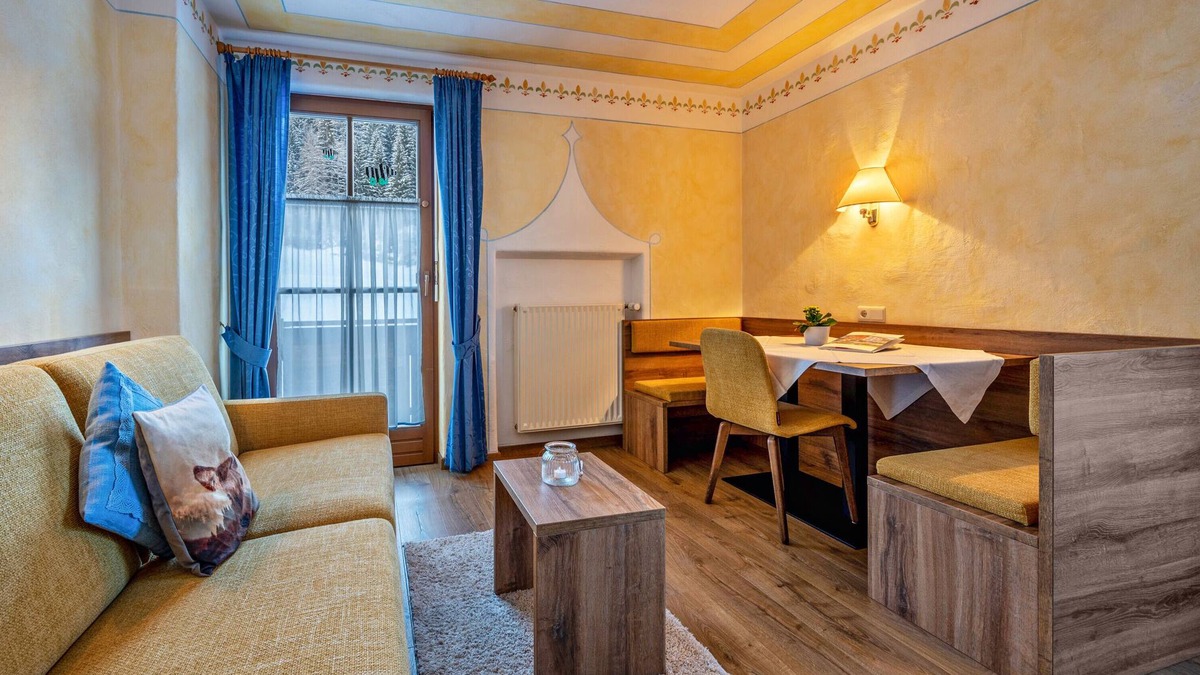Valle San Silvestro Apartment | Holiday Apartment "Haus zur Vogelweide App 2" with Mountain View, Balconies & Wi-Fi