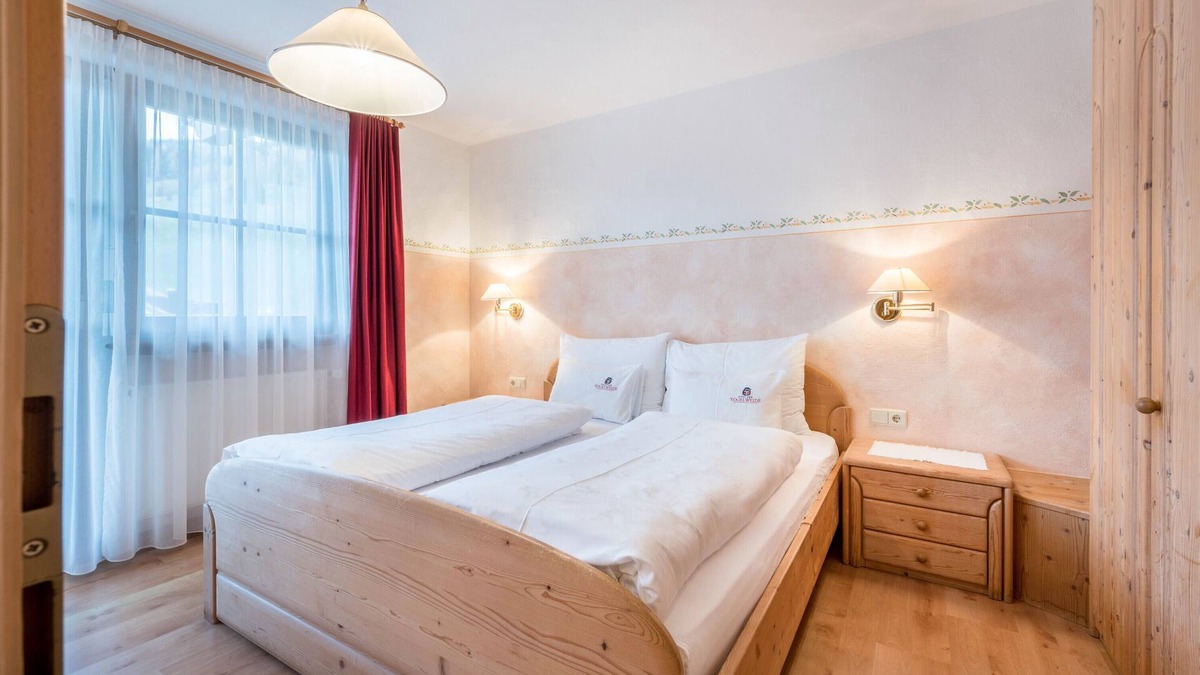 Valle San Silvestro Apartment | Holiday Apartment "Haus zur Vogelweide App 3" with Mountain View, Balconies & Wi-Fi