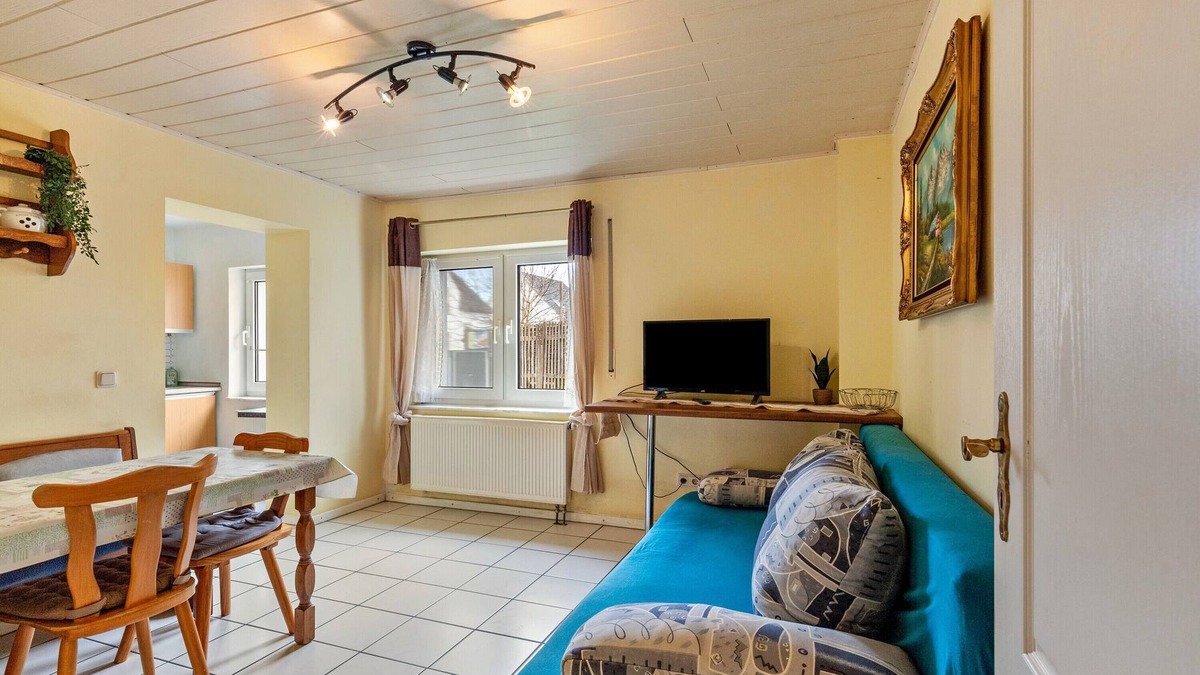Wernborn Apartment | Holiday Apartment 'Hildegard' with Shared Garden and Wi-Fi