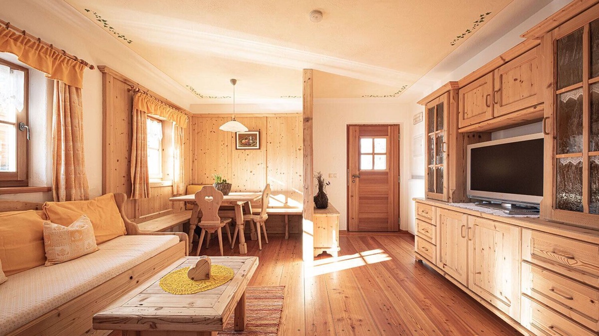 Campo Tures Apartment | Holiday Apartment "Himmelschlüssel" with Mountain View, 2 Private Terraces & Wi-Fi