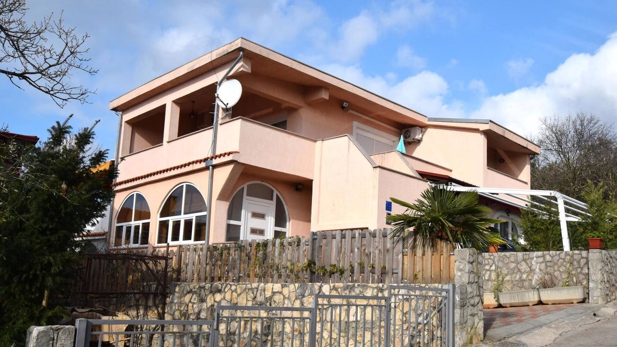 Pinezici Apartment | Holiday apartment with sea view