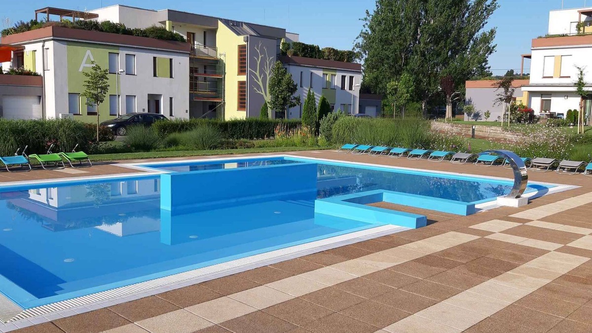 Balatonalmadi Apartment | Holiday apartment overlooking the lake and pool