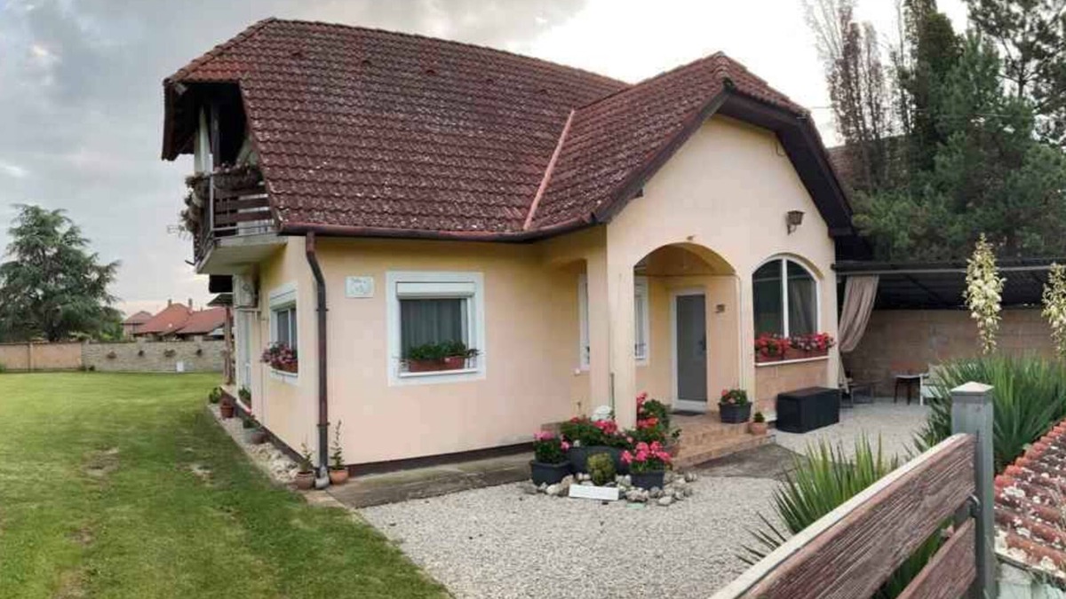 Balatonbereny Apartment | Holiday apartment with garden and terrace