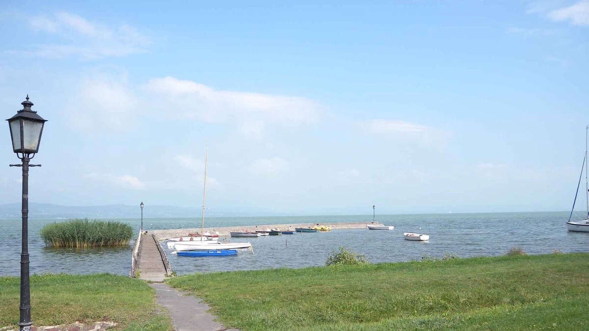 Balatonboglar Apartment | Holiday apartment in the city center with garden pavilion