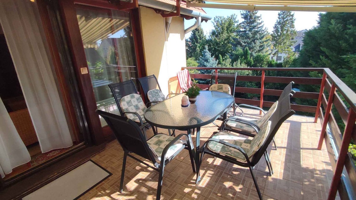 Balatonfured Apartment | Holiday apartment with modern furniture and washing machine