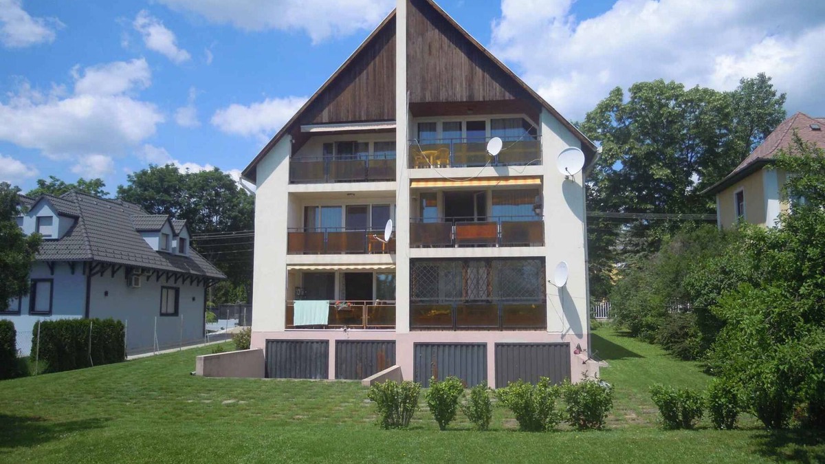 Balatonfured Apartment | Holiday apartment centrally located with view onto Lake Balaton