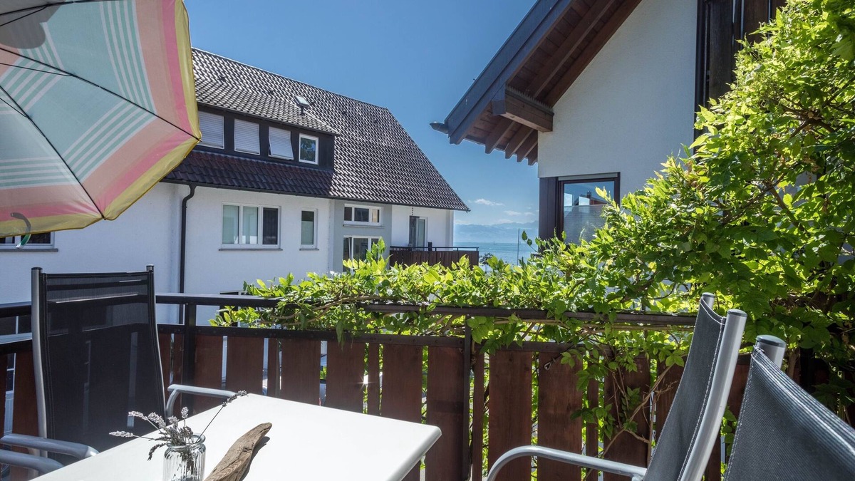 Langenargen Apartment | Holiday Apartment in the "Gästehaus Heinemann" directly on Lake Constance