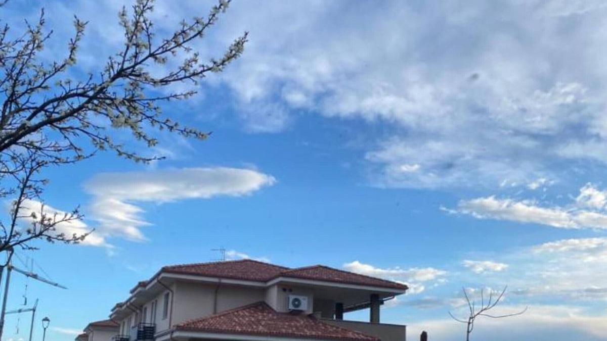Cherasco Apartment | Holiday Apartment 'Il Tramonto' with Mountain View, Private Terrace and Air Conditioning