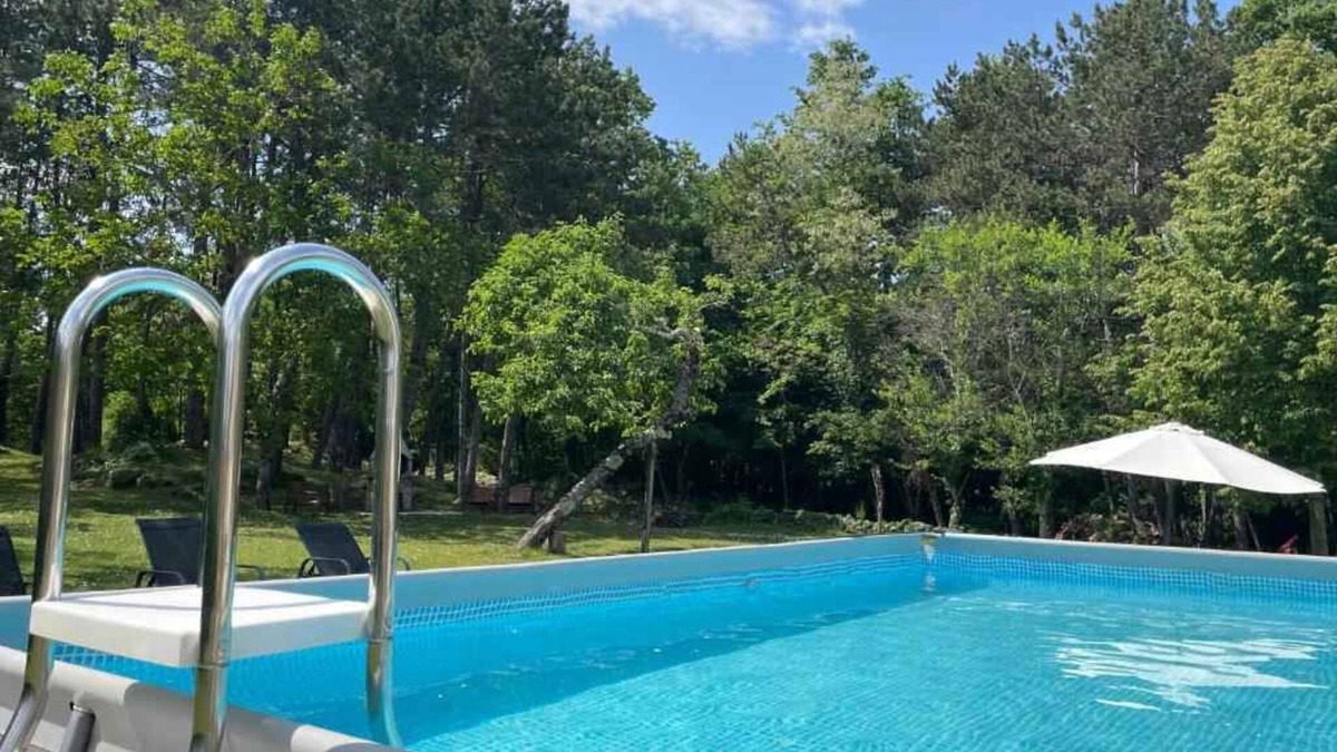 Pican Apartment | Holiday apartment in a quiet location, with air conditioning