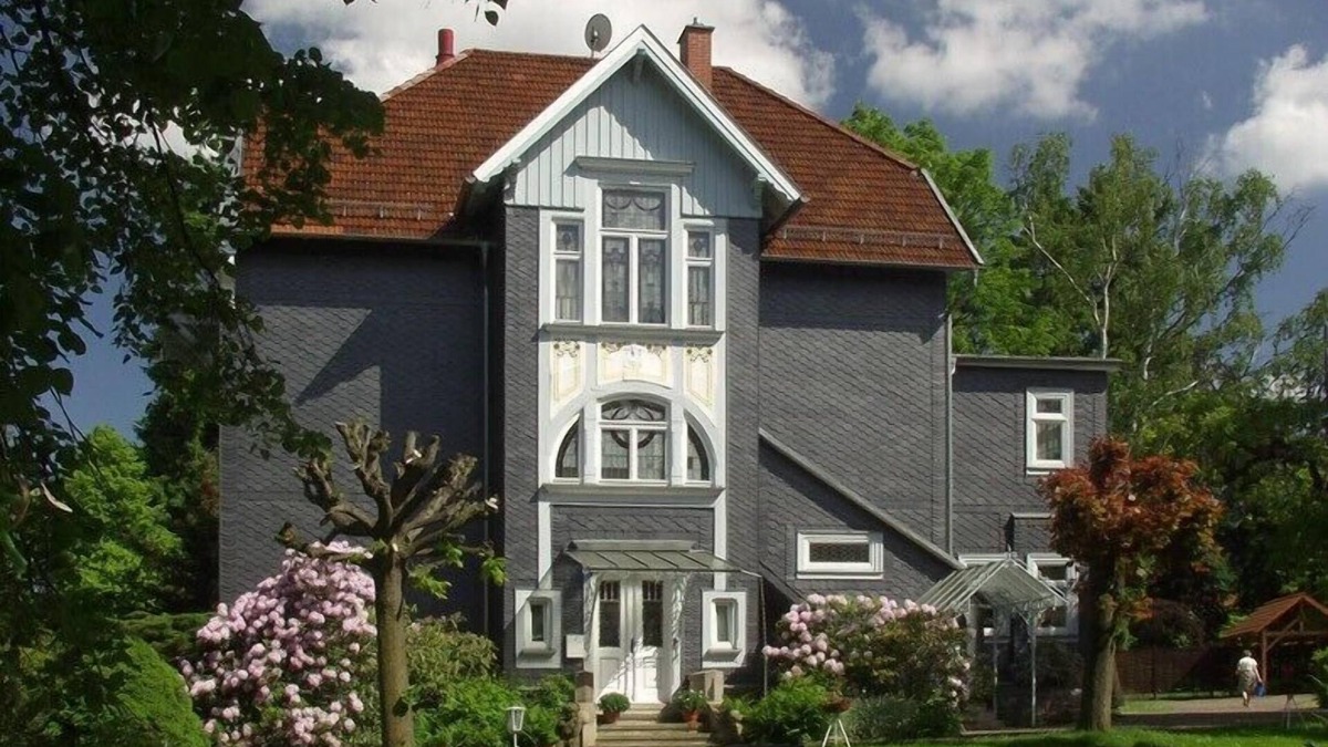 Tabarz Apartment | holiday apartment in Jugendstilhaus in a quiet site, spa gardens, hiking trails