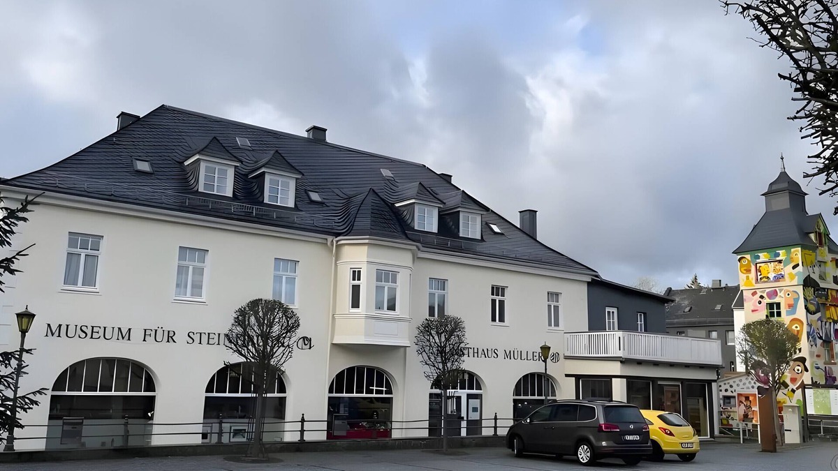 Wurzbach Apartment | Holiday Apartment in the Former Manor 'Sormitzblick' with Garden and Wi-Fi
