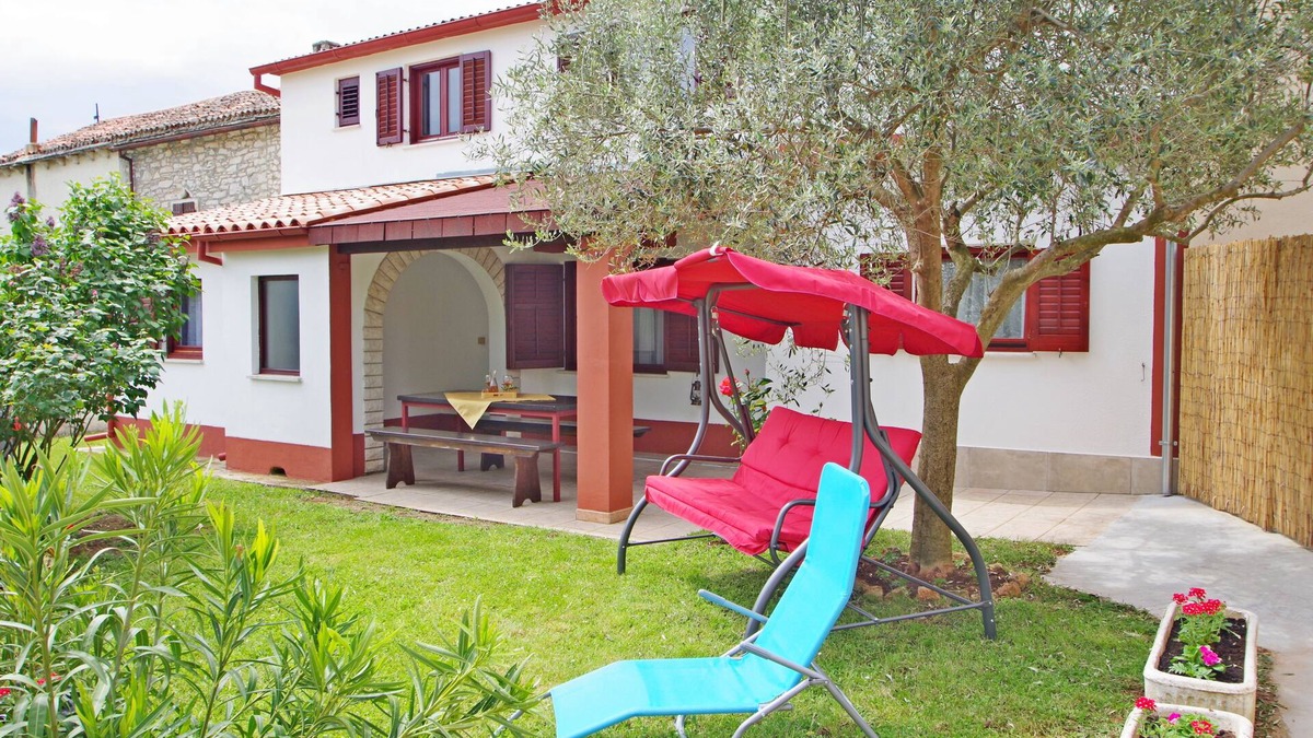 Rebici Apartment | Holiday apartment in village Dobrani