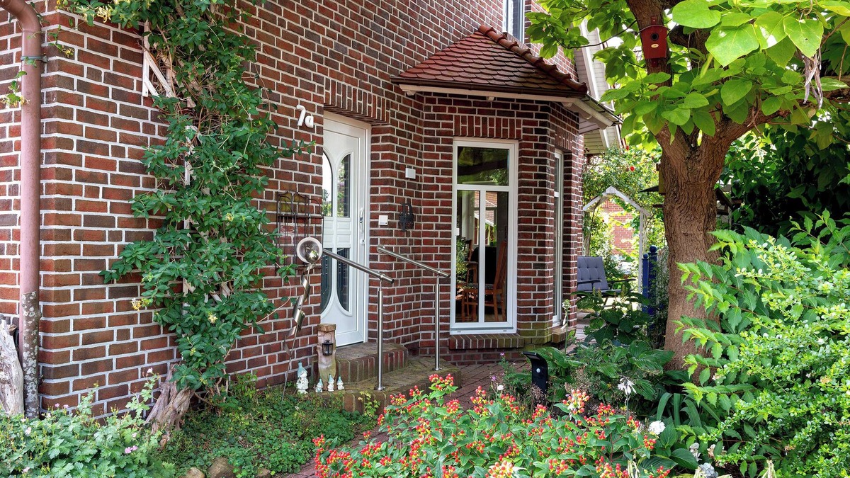 Hude Apartment | Holiday Apartment 'Inge Huus' with Private Terrace, Private Garden and Wi-Fi