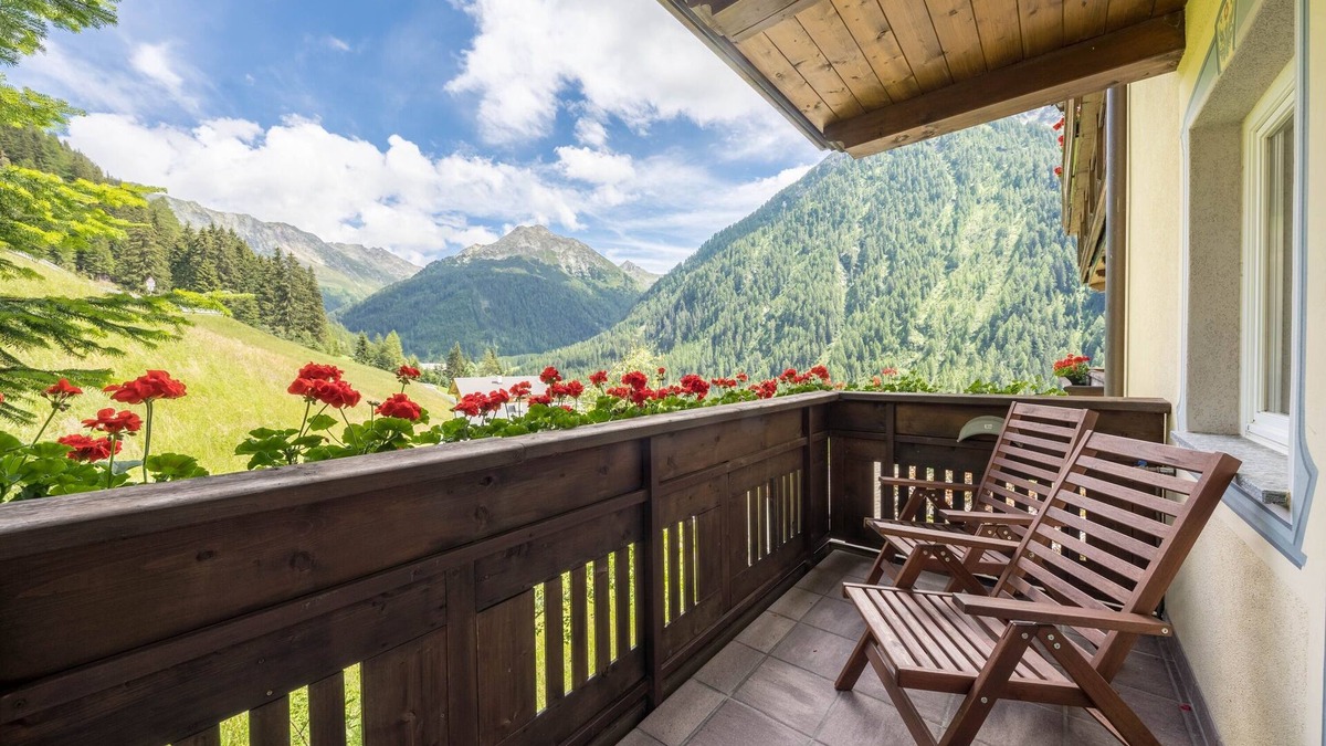 San Leonardo in Passiria Apartment | Holiday apartment "Innerwalten 100" with Wi-Fi, mountain view