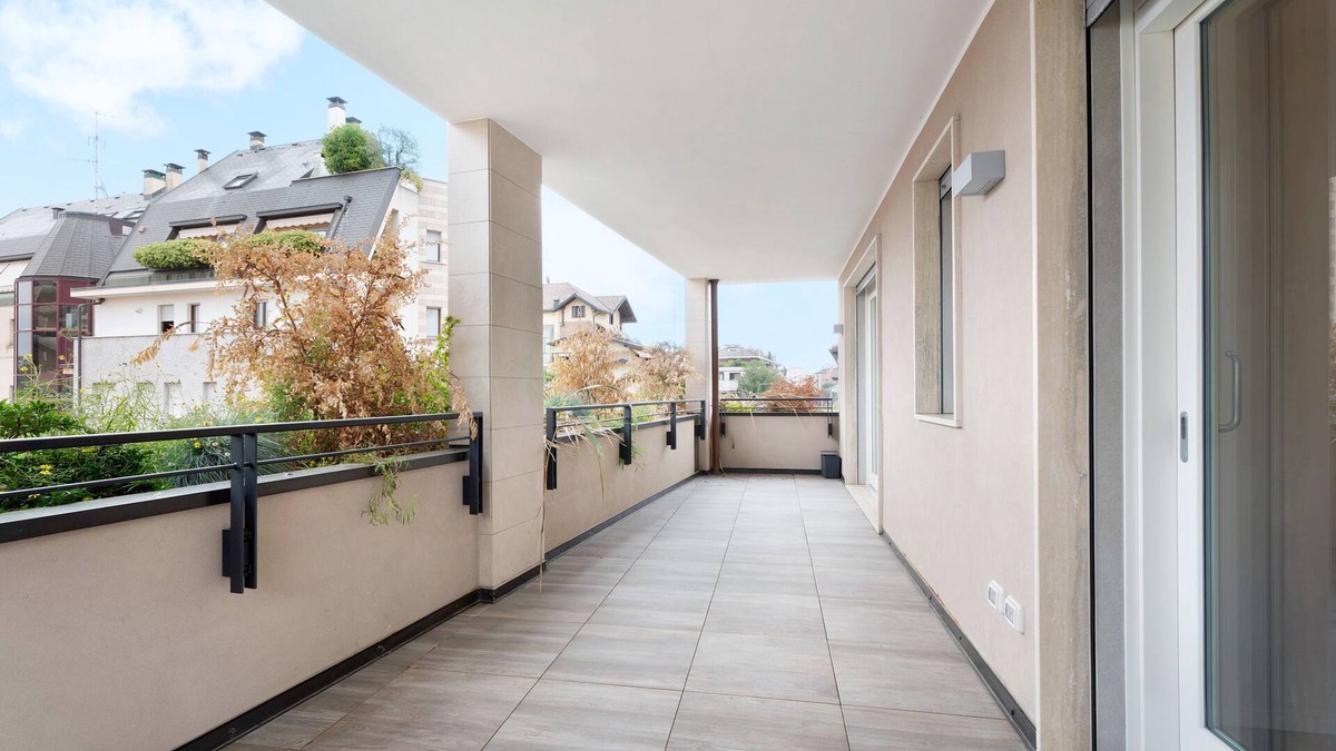 Busto Arsizio Apartment | Holiday Apartment "G E P 1" with Private Terrace & Wi-Fi