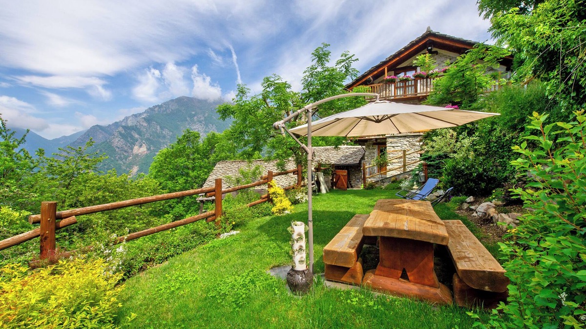 Fontainemore Bed & Breakfast | Holiday Apartment "Bnb Mont Mars Chambre Du Berger" with Mountain View