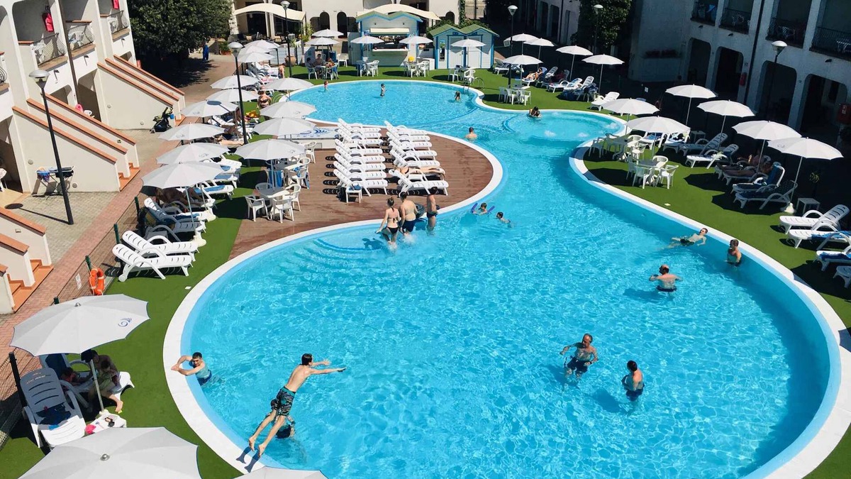 Lido di Spina Apartment | Holiday apartment with outdoor pool