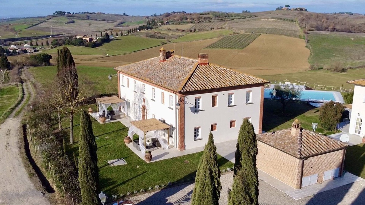 Valiano Apartment | Holiday Apartment "Glicine" with Shared Pool, Shared Garden & Wi-Fi