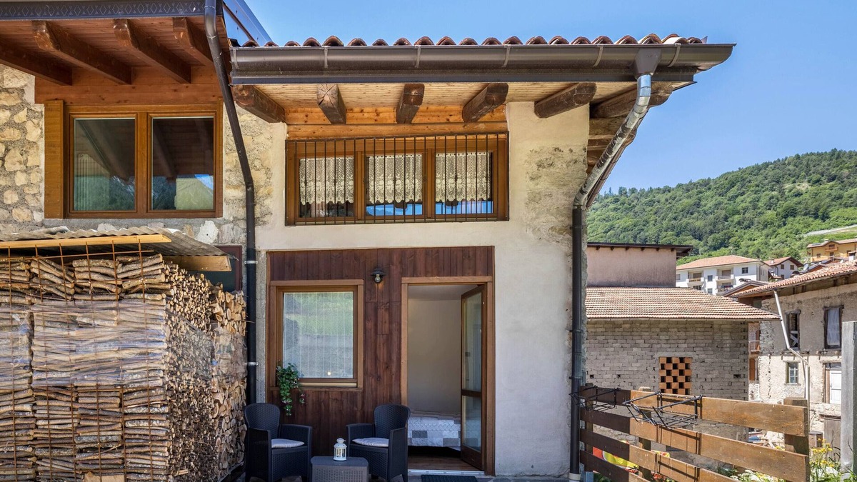 Ronzo-Chienis Apartment | Holiday Apartment "Agritur Piazera Con Terrazzo" with Mountain View
