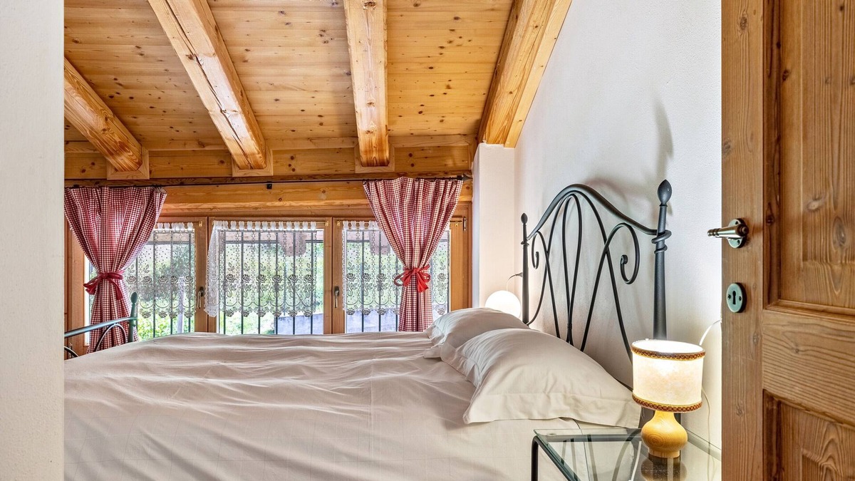 Ronzo-Chienis Apartment | Holiday Apartment "Agritur Piazera Attico" with Mountain View
