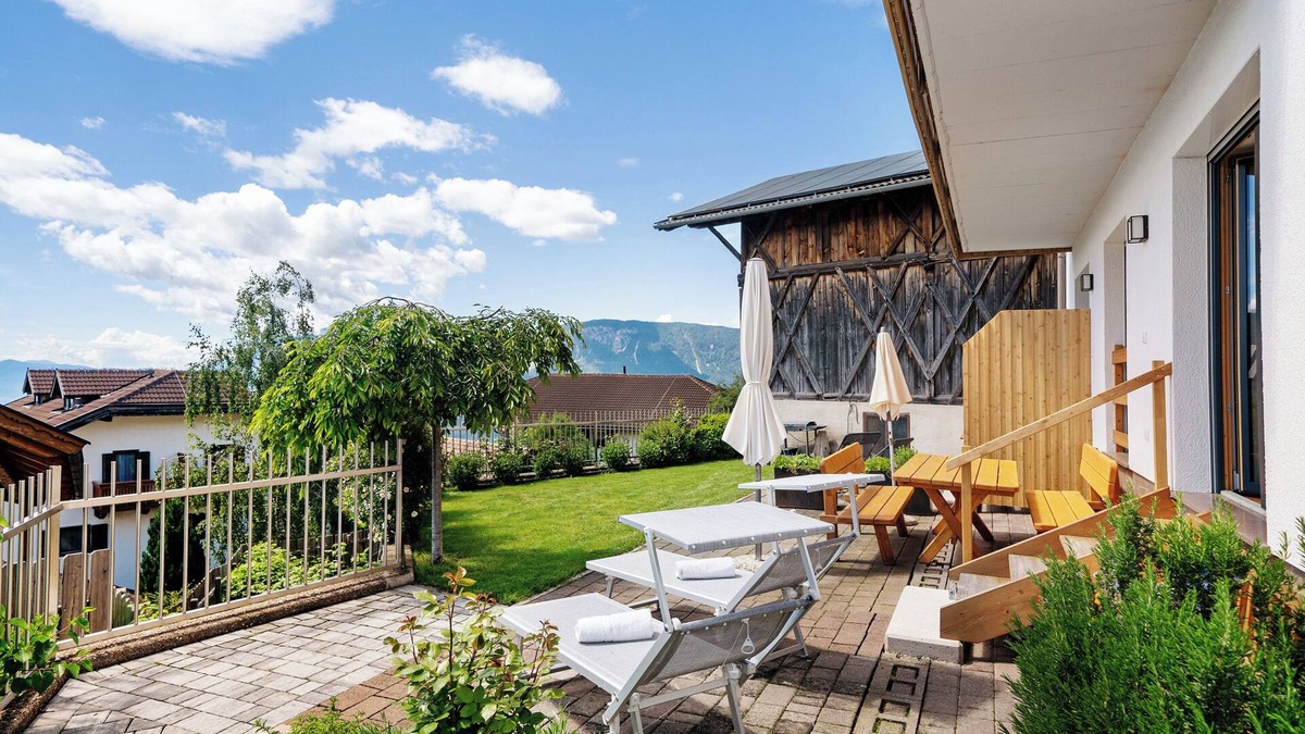 Salonetto Apartment | Holiday Apartment 'Kaltern' with Mountain View, Shared Terrace and Wi-Fi