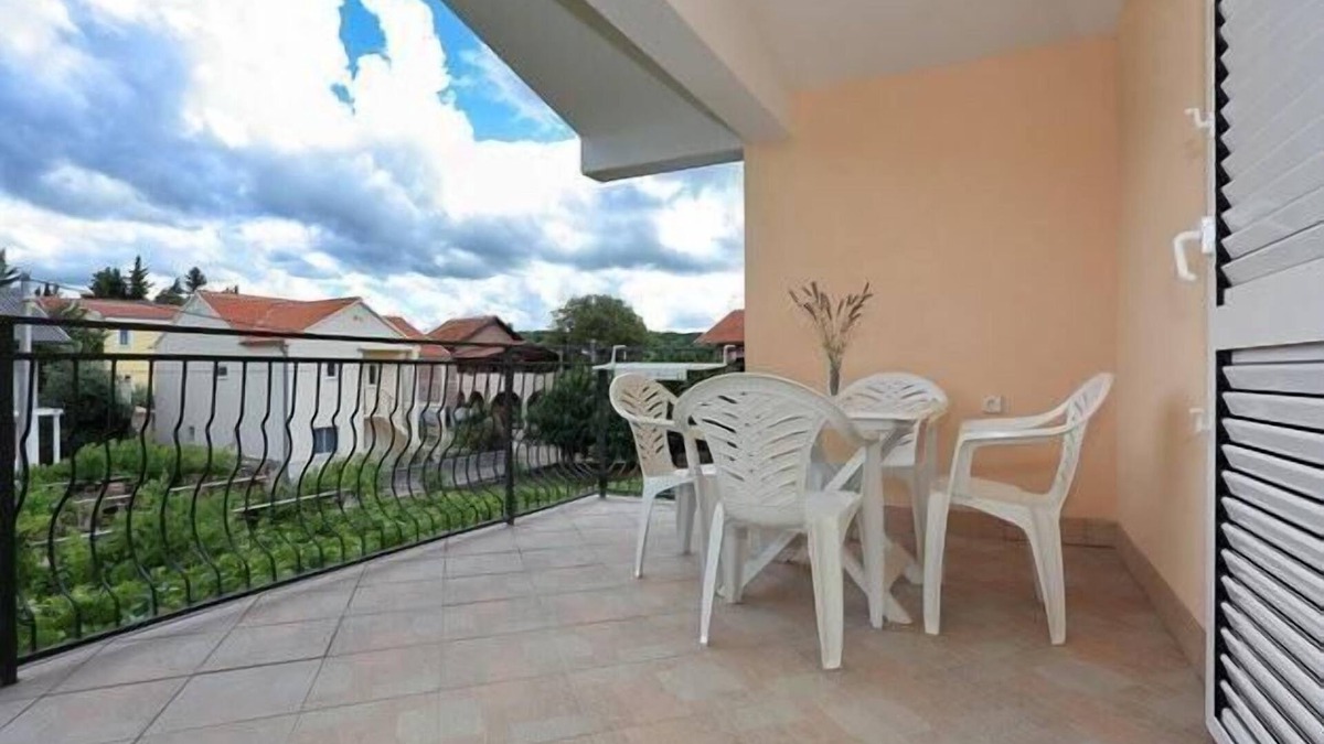 Gornji Karin Apartment | Holiday apartment Karin for 1 - 5 persons with 1 bedroom - Row house