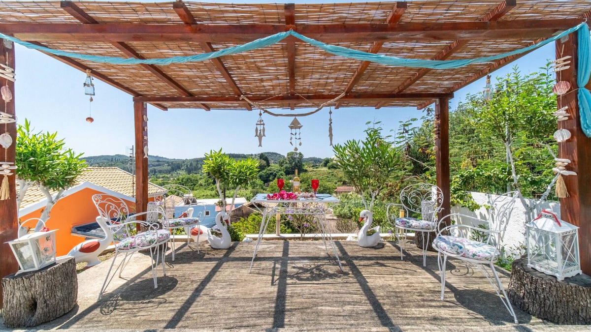 Peroulades Apartment | Holiday Apartment "Kohili Retreat" with Mountain View, Shared Garden & Wi-Fi
