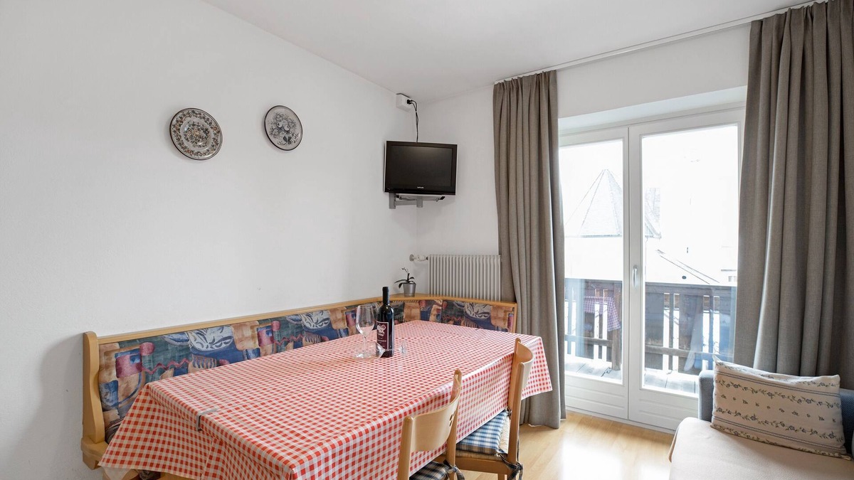 Valdaora di Sopra Apartment | Holiday Apartment “Kruma - Bankl 1” with Mountain View, Wi-Fi & Balcony