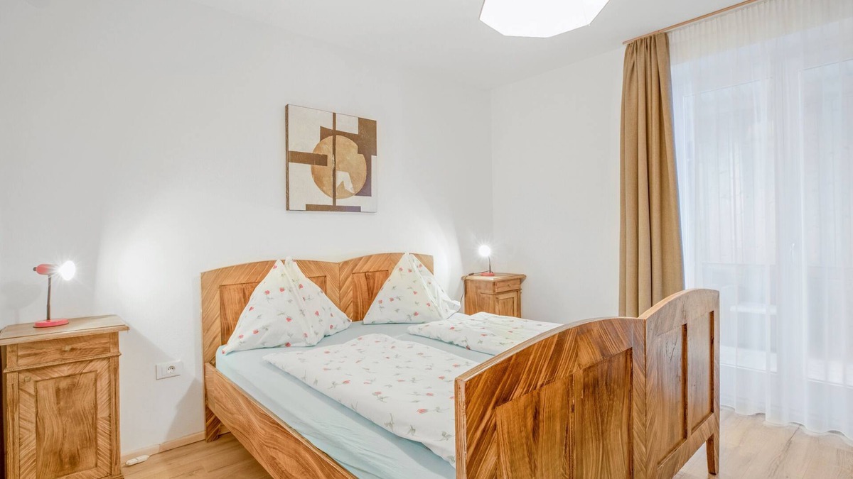 Valdaora di Sopra Apartment | Holiday Apartment “Kruma - Gsail 3” with Mountain View, Wi-Fi & Balcony