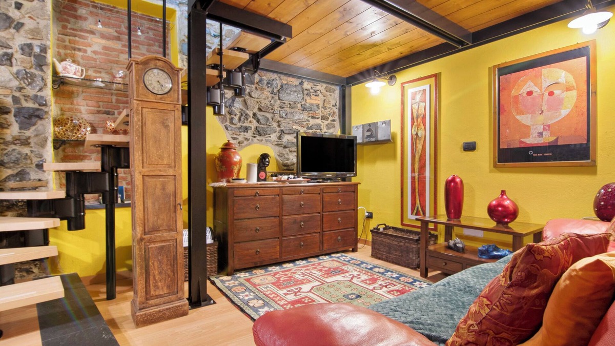 Bellano Apartment | Holiday Apartment "La Mimosa Di Bellano" with Wi-Fi