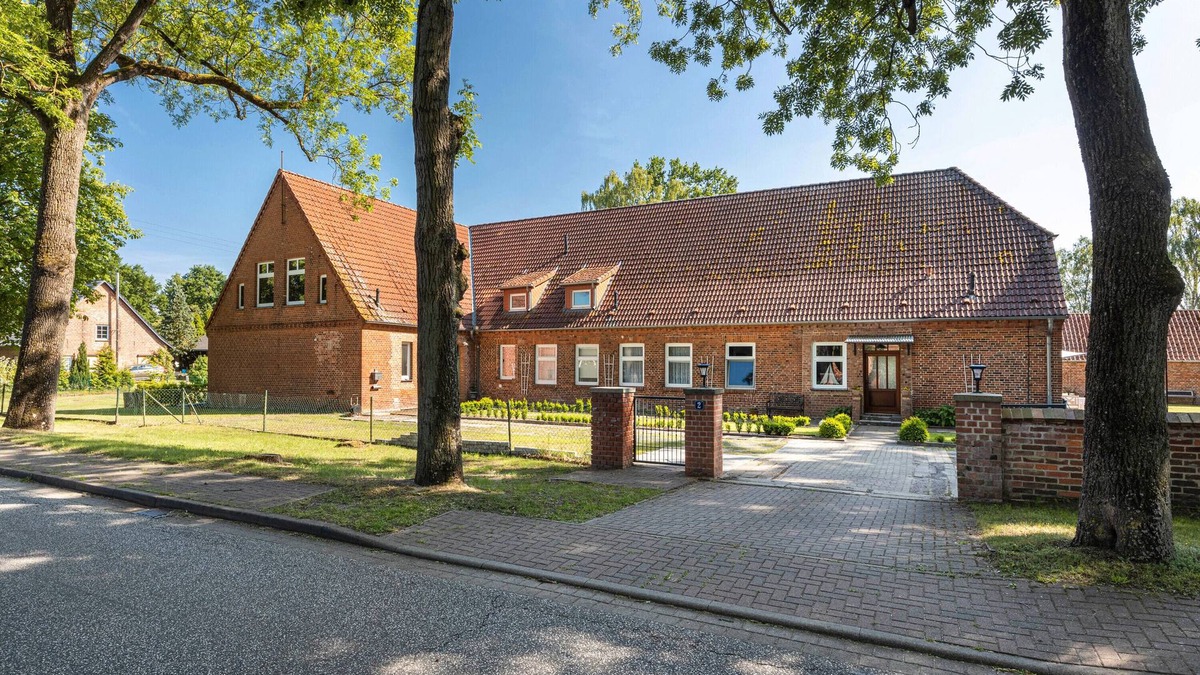 Neu Kaliss Apartment | Holiday Apartment "Landhaus Heiddorf" with 2 Comfortable Bedrooms, Terrace with Barbecue and Sun Loungers